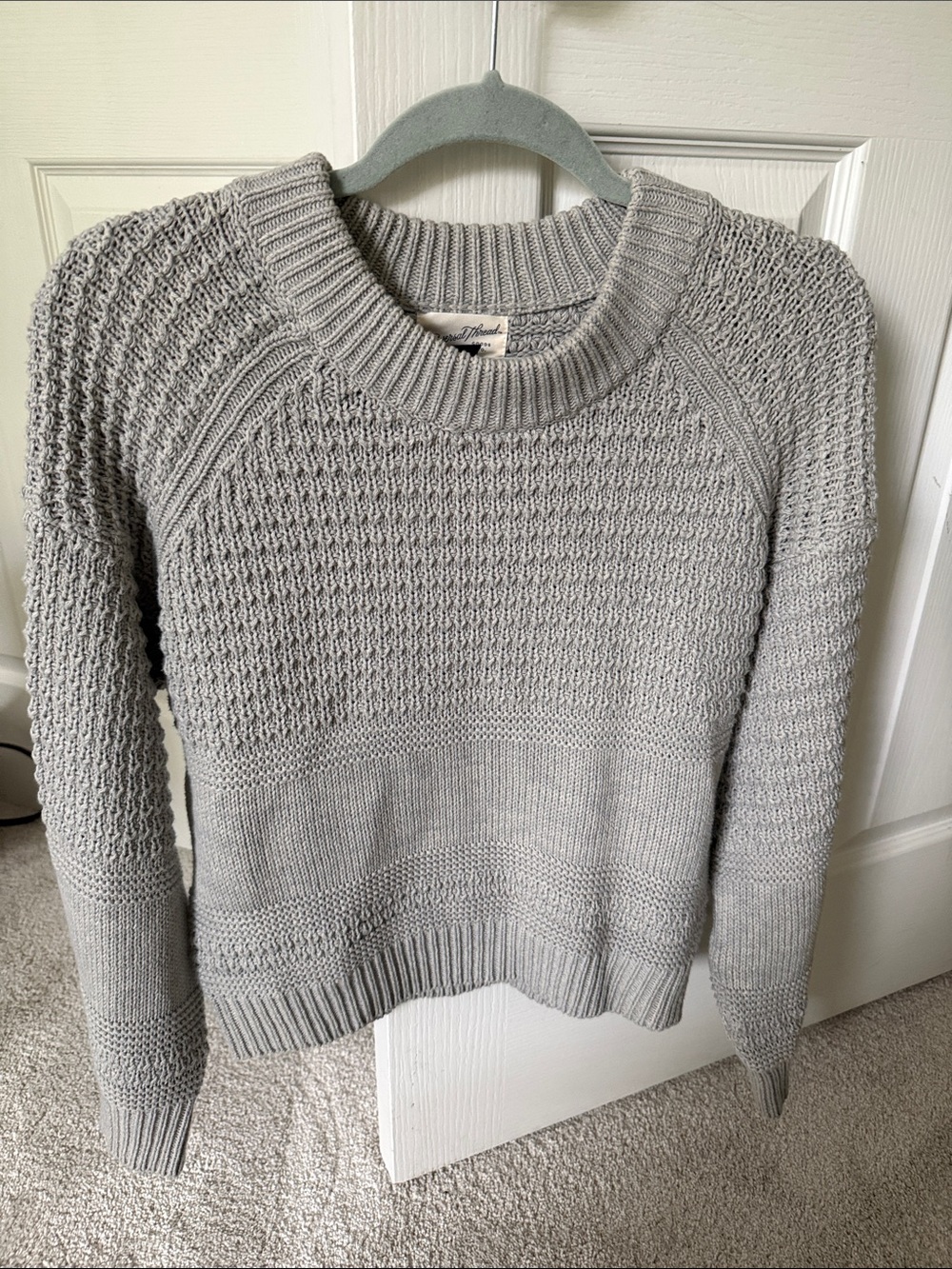 Universal Thread Light Gray Textured Crewneck Sweater